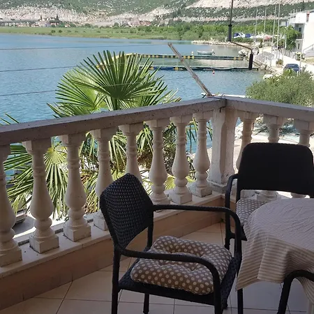 Apartment Fuer 4 Personen By Interhome