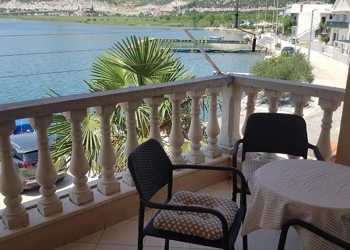 Apartment Fuer 4 Personen By Interhome